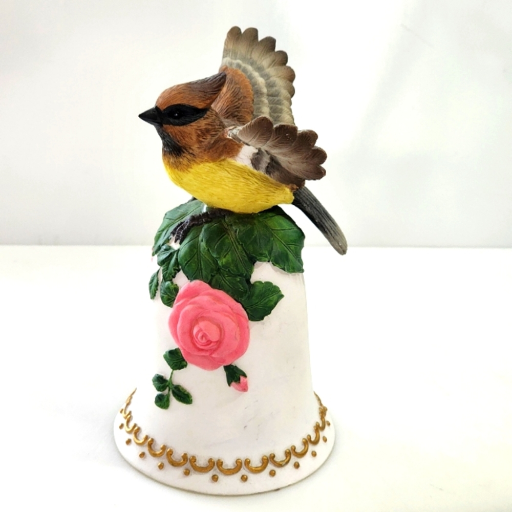 Set of 2 Ceramic Figurines of Cardinal Birds On Flared Bases 6x 3.5 inch - Picture 7 of 13
